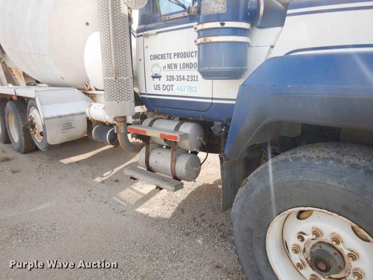 image for item JQ9292 1999 Mack RD690S  ready mix truck