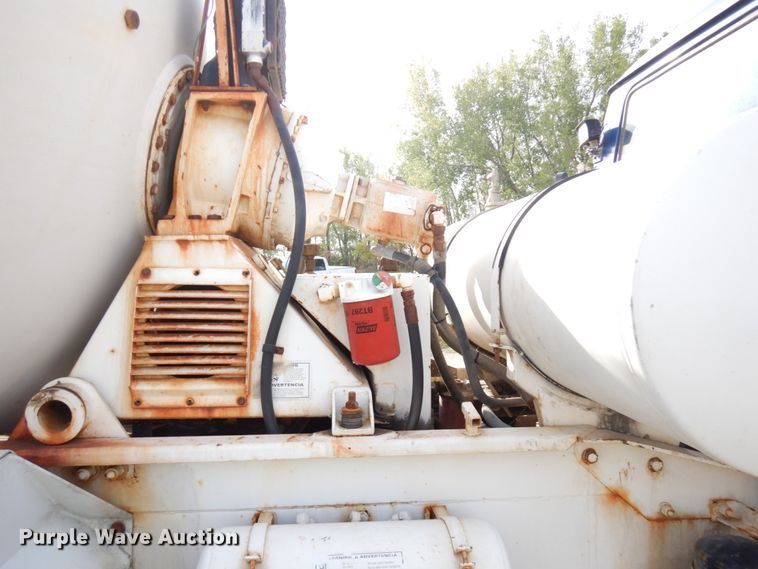 image for item JQ9292 1999 Mack RD690S  ready mix truck