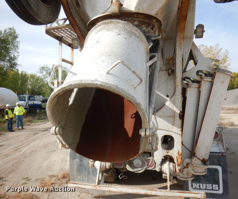 image for item JQ9292 1999 Mack RD690S  ready mix truck
