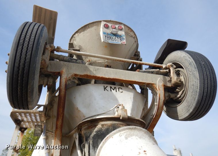 image for item JQ9292 1999 Mack RD690S  ready mix truck