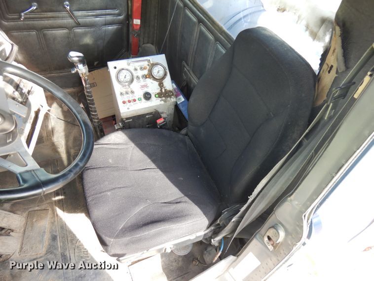 image for item JQ9292 1999 Mack RD690S  ready mix truck