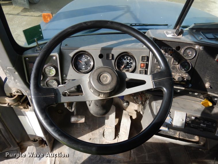 image for item JQ9292 1999 Mack RD690S  ready mix truck