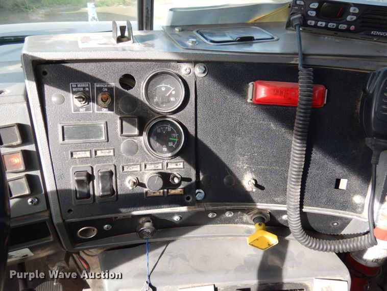 image for item JQ9292 1999 Mack RD690S  ready mix truck