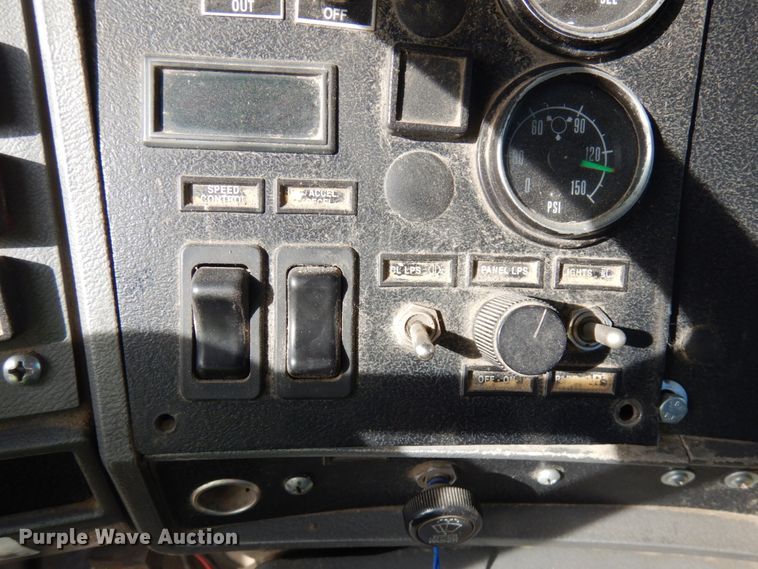 image for item JQ9292 1999 Mack RD690S  ready mix truck