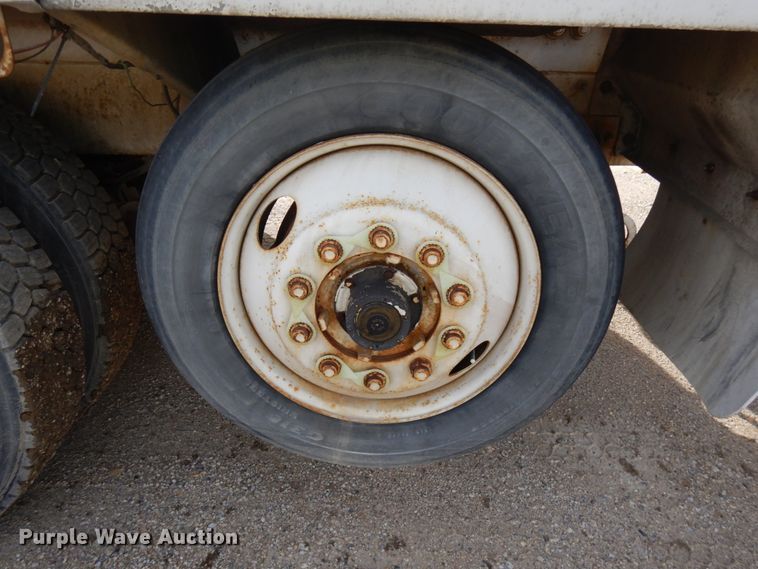 image for item JQ9292 1999 Mack RD690S  ready mix truck