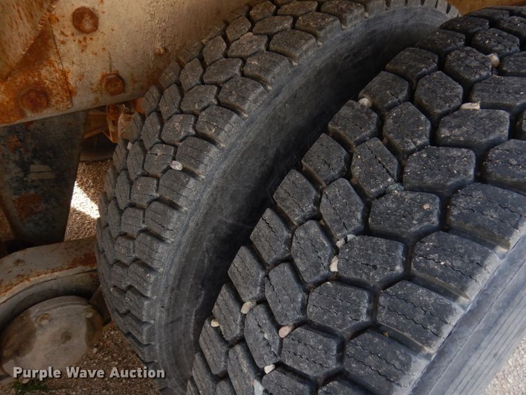 image for item JQ9292 1999 Mack RD690S  ready mix truck