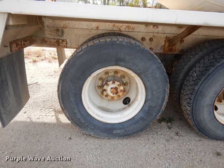 image for item JQ9292 1999 Mack RD690S  ready mix truck