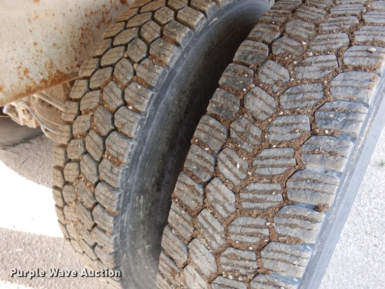 image for item JQ9292 1999 Mack RD690S  ready mix truck