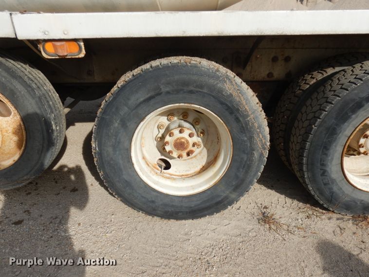 image for item JQ9292 1999 Mack RD690S  ready mix truck