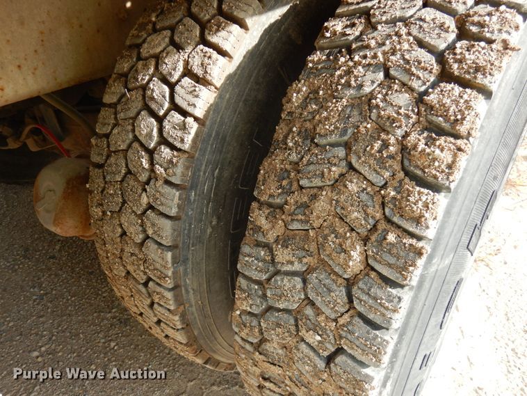 image for item JQ9292 1999 Mack RD690S  ready mix truck