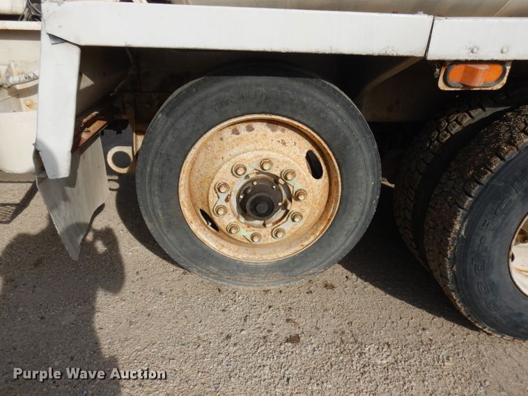 image for item JQ9292 1999 Mack RD690S  ready mix truck