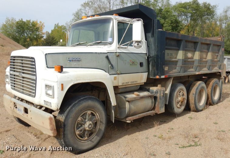 image for item JQ9298 1993 Ford LT8000F  dump truck