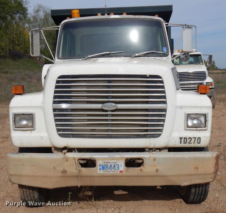 image for item JQ9298 1993 Ford LT8000F  dump truck