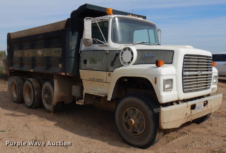 image for item JQ9298 1993 Ford LT8000F  dump truck