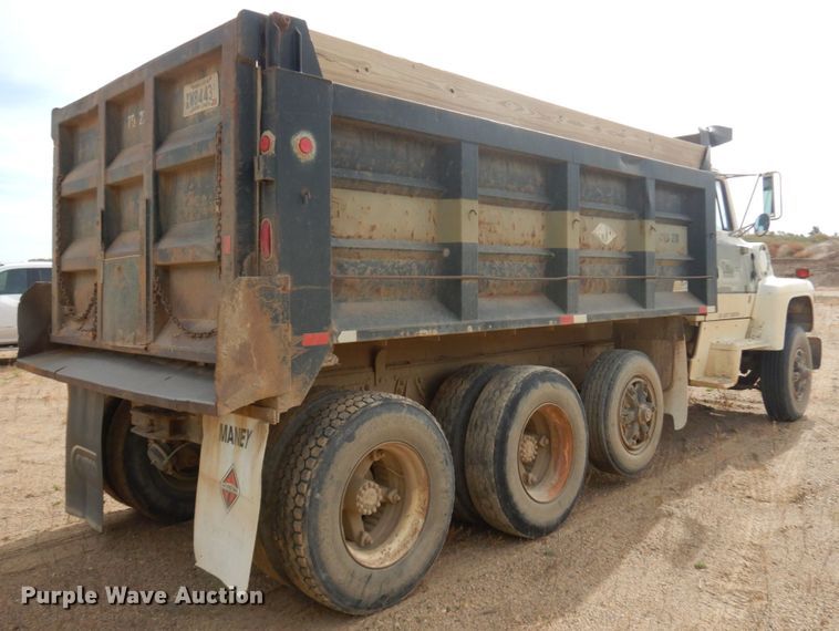 image for item JQ9298 1993 Ford LT8000F  dump truck