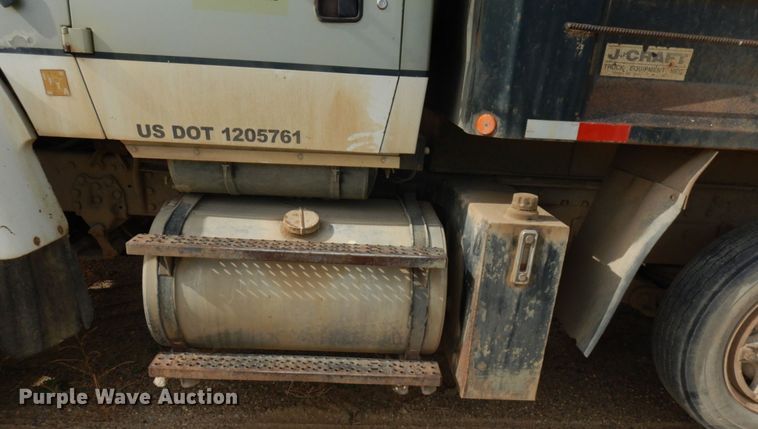 image for item JQ9298 1993 Ford LT8000F  dump truck