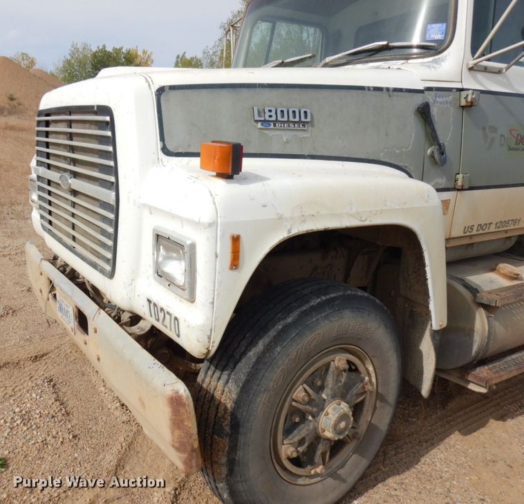 image for item JQ9298 1993 Ford LT8000F  dump truck