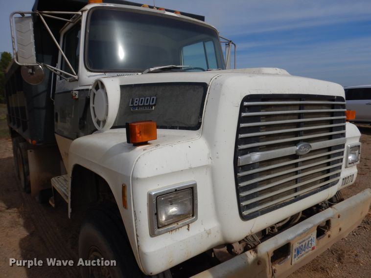 image for item JQ9298 1993 Ford LT8000F  dump truck