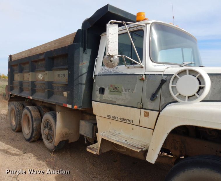 image for item JQ9298 1993 Ford LT8000F  dump truck