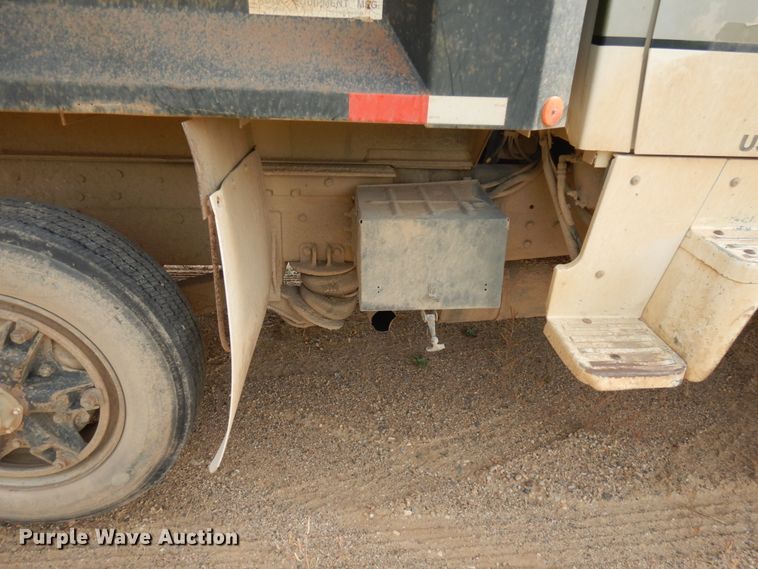 image for item JQ9298 1993 Ford LT8000F  dump truck