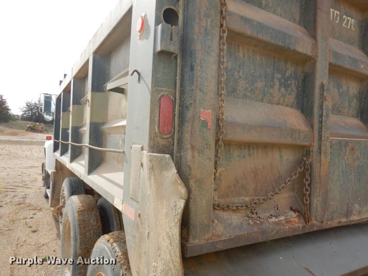 image for item JQ9298 1993 Ford LT8000F  dump truck