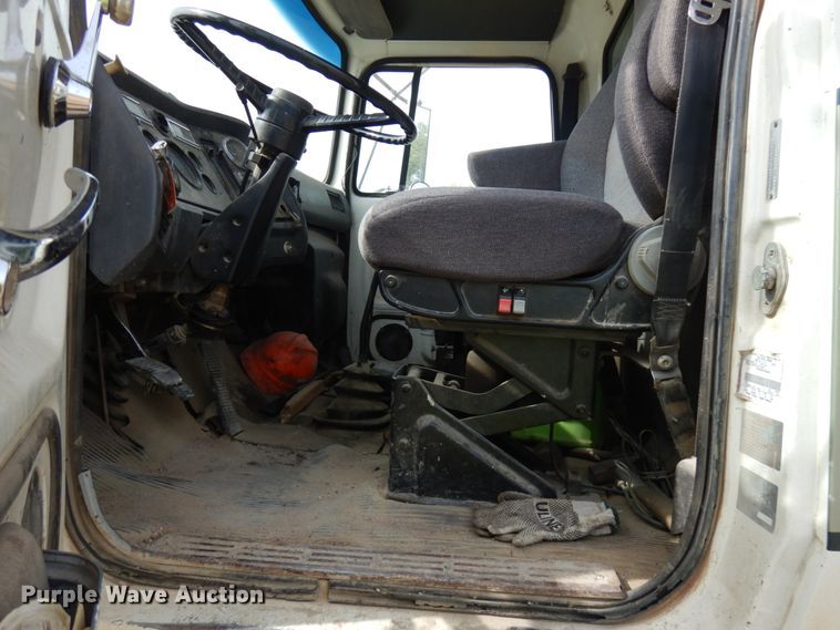 image for item JQ9298 1993 Ford LT8000F  dump truck