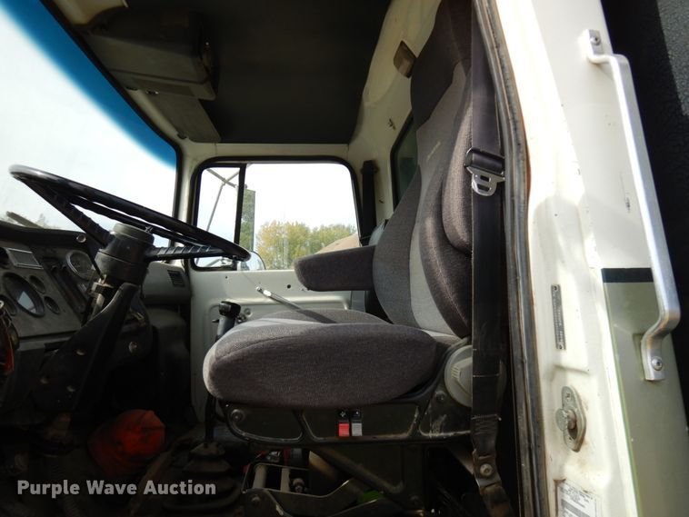 image for item JQ9298 1993 Ford LT8000F  dump truck