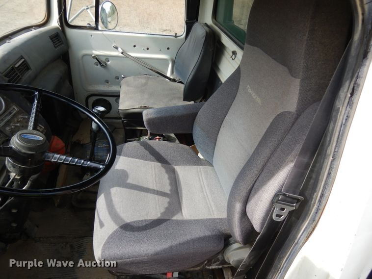 image for item JQ9298 1993 Ford LT8000F  dump truck