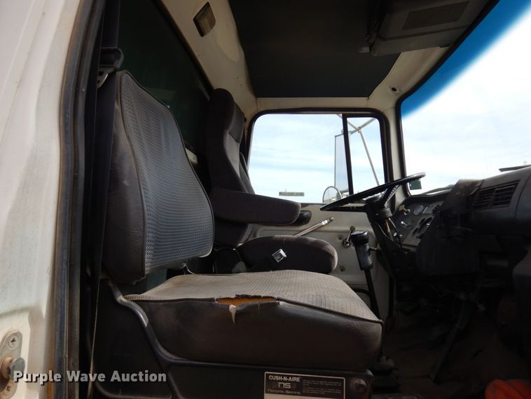 image for item JQ9298 1993 Ford LT8000F  dump truck