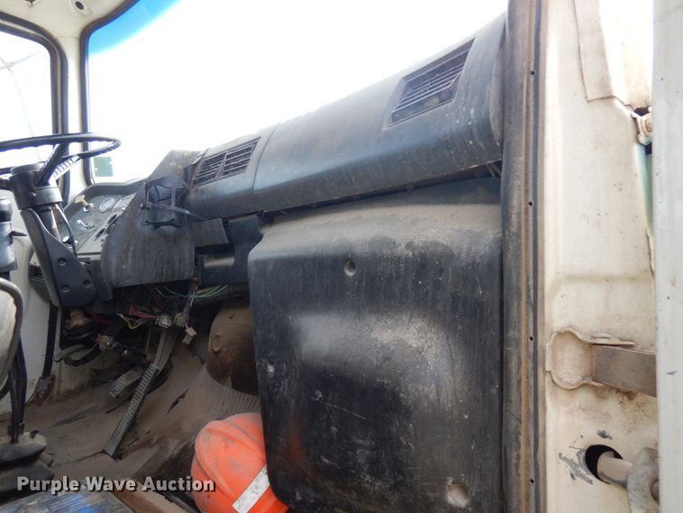 image for item JQ9298 1993 Ford LT8000F  dump truck