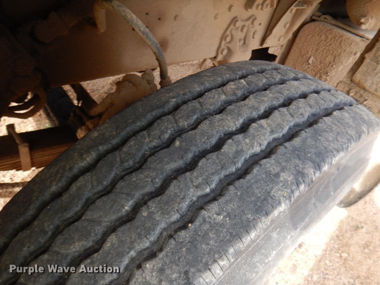 image for item JQ9298 1993 Ford LT8000F  dump truck