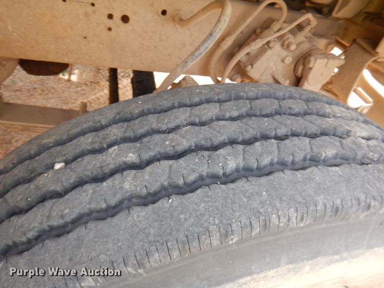 image for item JQ9298 1993 Ford LT8000F  dump truck