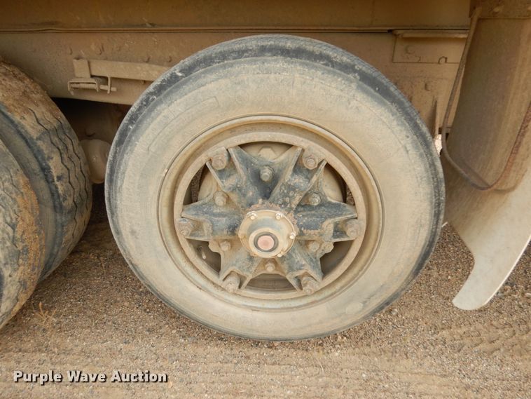 image for item JQ9298 1993 Ford LT8000F  dump truck