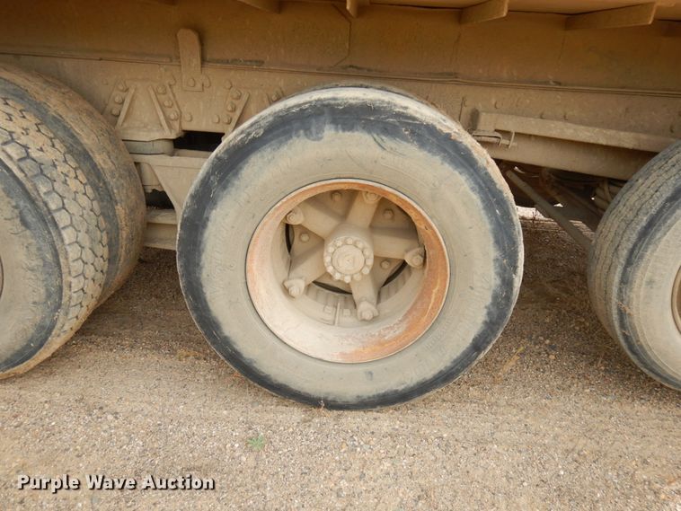 image for item JQ9298 1993 Ford LT8000F  dump truck