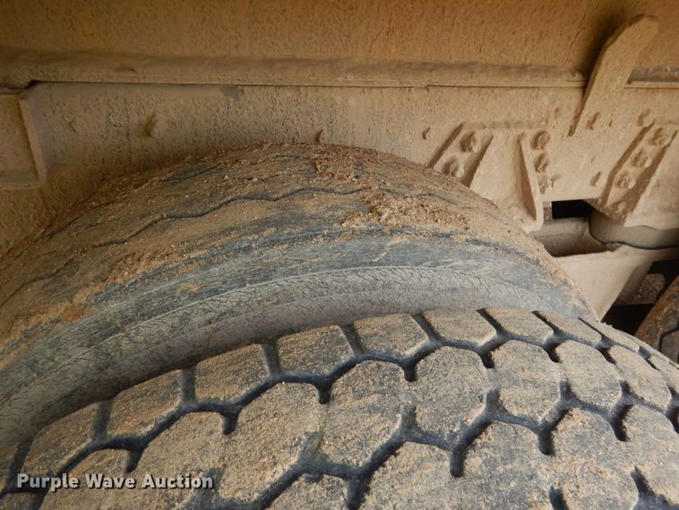 image for item JQ9298 1993 Ford LT8000F  dump truck