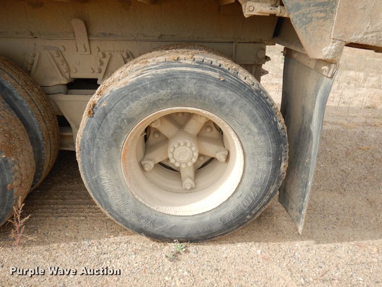 image for item JQ9298 1993 Ford LT8000F  dump truck