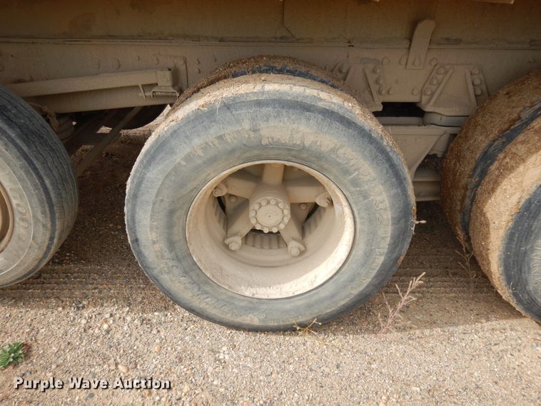 image for item JQ9298 1993 Ford LT8000F  dump truck