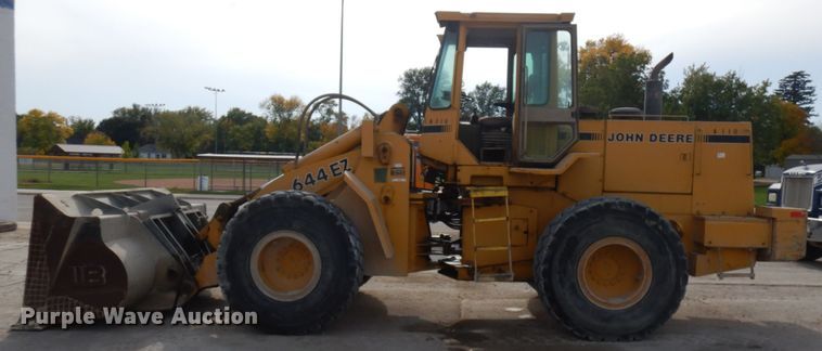 image for item JQ9304 1989 John Deere 644EZ  wheel loader