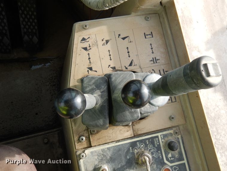 image for item JQ9304 1989 John Deere 644EZ  wheel loader