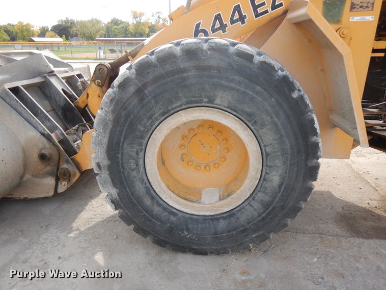 image for item JQ9304 1989 John Deere 644EZ  wheel loader