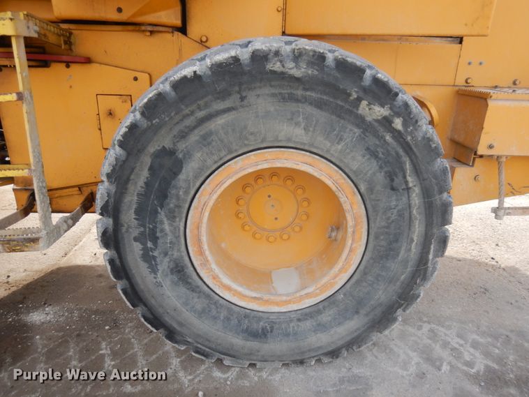 image for item JQ9304 1989 John Deere 644EZ  wheel loader