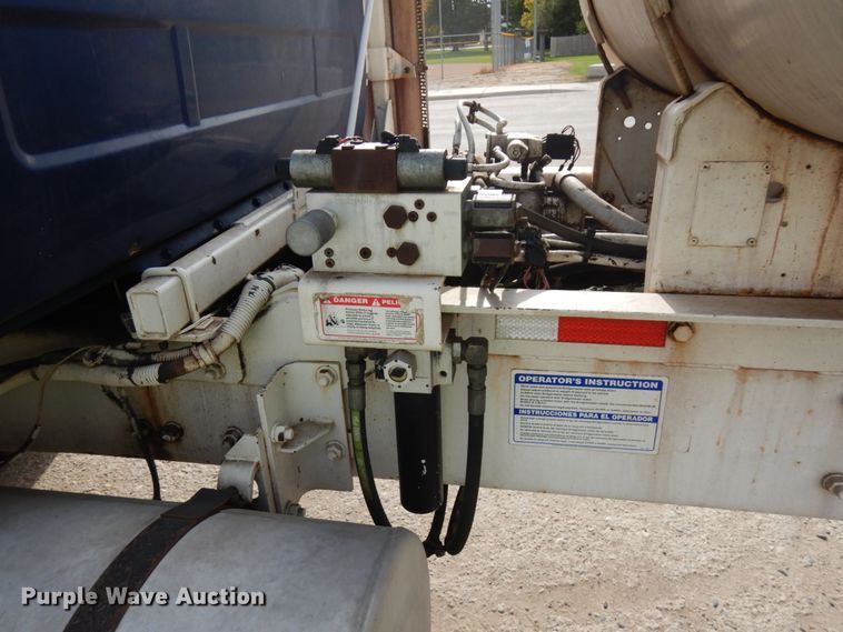 image for item JQ9305 1999 Mack RD688S  ready mix truck