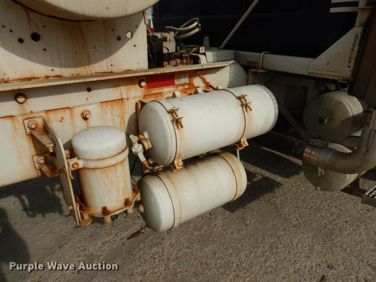 image for item JQ9305 1999 Mack RD688S  ready mix truck