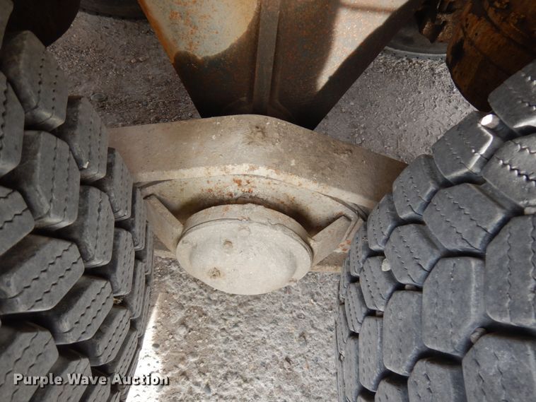 image for item JQ9305 1999 Mack RD688S  ready mix truck