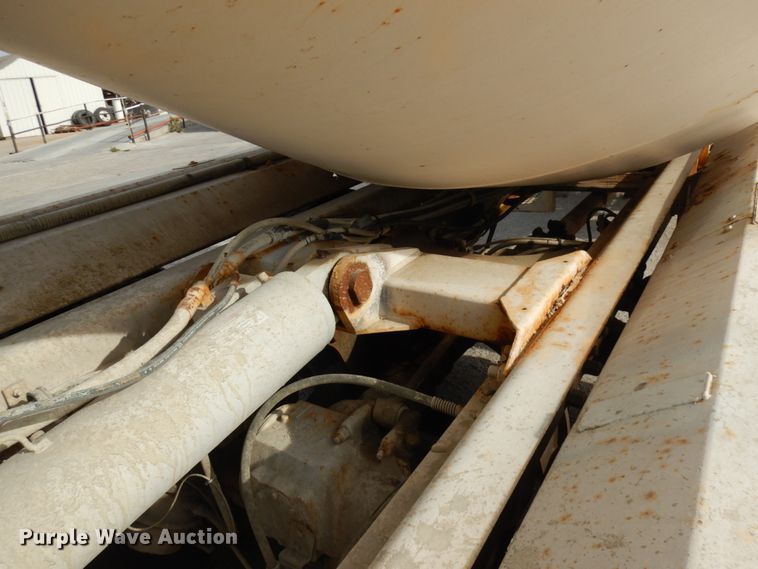 image for item JQ9305 1999 Mack RD688S  ready mix truck