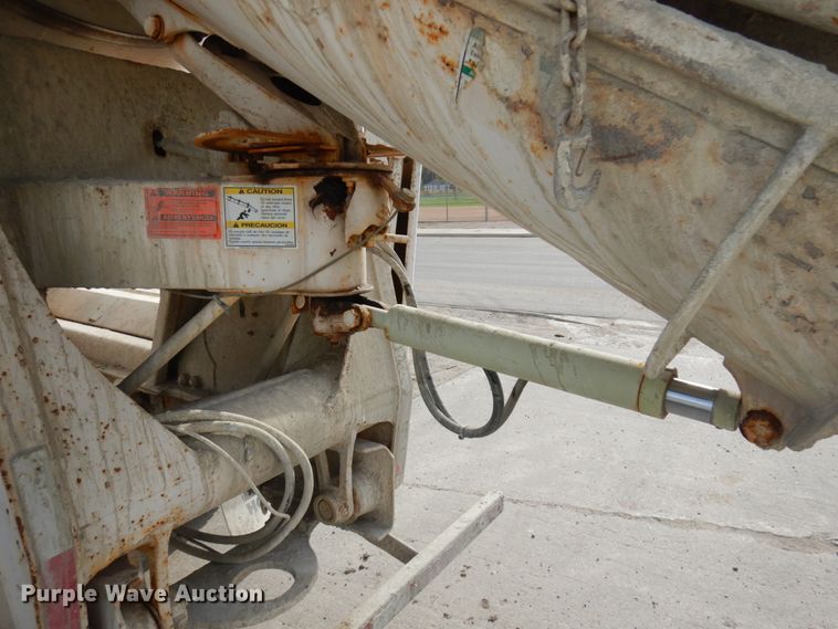 image for item JQ9305 1999 Mack RD688S  ready mix truck