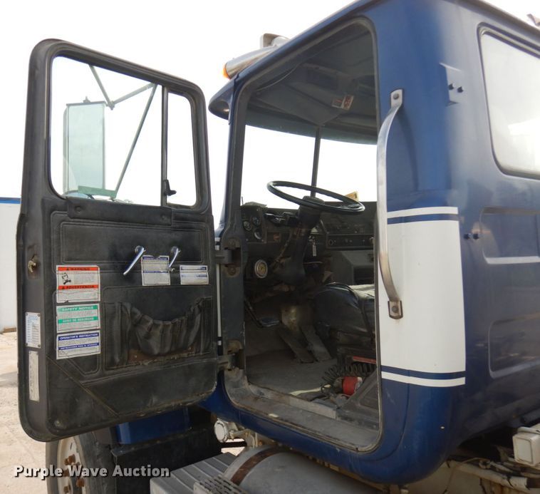 image for item JQ9305 1999 Mack RD688S  ready mix truck