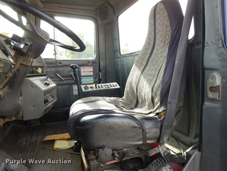 image for item JQ9305 1999 Mack RD688S  ready mix truck