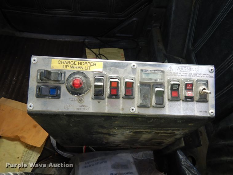 image for item JQ9305 1999 Mack RD688S  ready mix truck