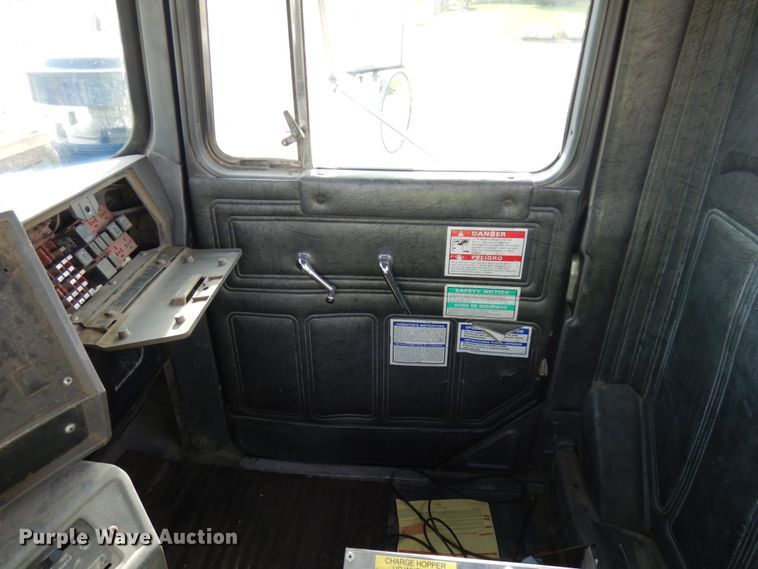 image for item JQ9305 1999 Mack RD688S  ready mix truck